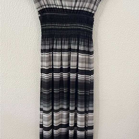 Magic Blue and Gray Sleeveless V-Neck Maxi Sundress - Picture 3 of 4